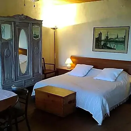 Manoir Le Cristal , Piscine Et Tempérées Couette-café 4*