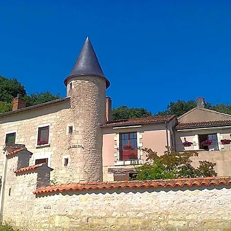 Manoir Le Cristal , Piscine Et Tempérées Couette-café 4*