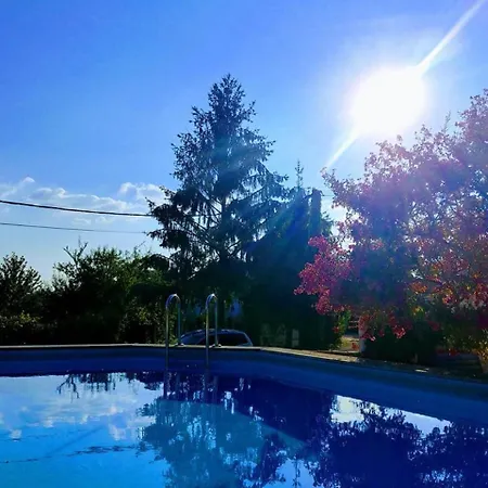 Frühstückspension Manoir Le Cristal - Futuroscope A Petit Prix, Chambres De 1 A 6 Personnes 4*