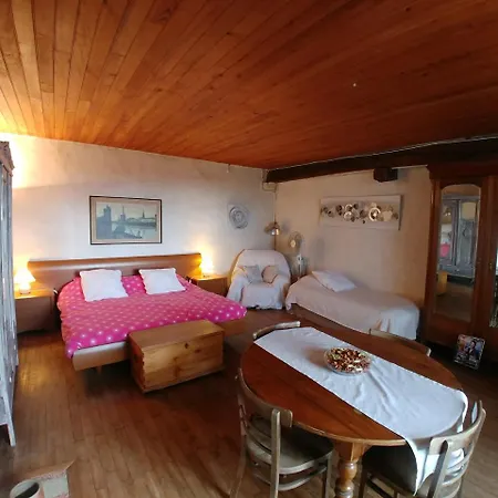 Panzió Manoir Le Cristal , Piscine Et Chambres Temperees