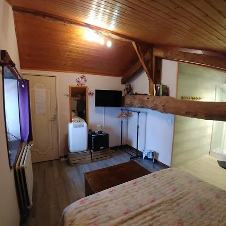 Manoir Le Cristal - Futuroscope A Petit Prix, Chambres De 1 A 6 Personnes