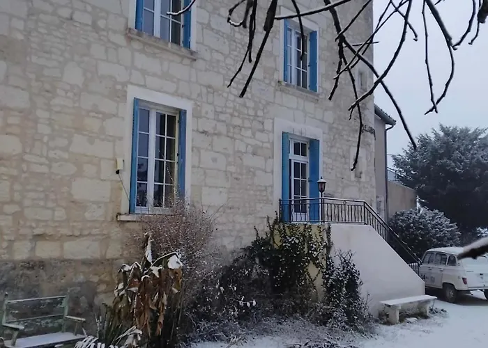 Manoir Le Cristal Chambres D Hotes Au Pays Du Futuroscope 4*