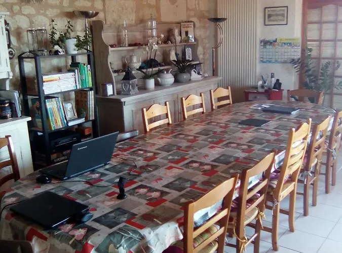 Manoir Le Cristal Chambres D Hotes Au Pays Du Futuroscope Bed & Breakfast 4*